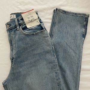 Abercrombie - Curve Love 90s Ultra High Rise Straight Jeans